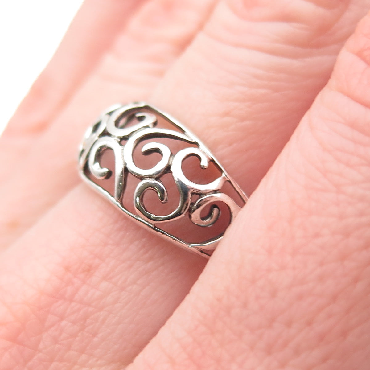 Nevada 925 Sterling Silver Vintage Swirl Dome Ring Size 8.25