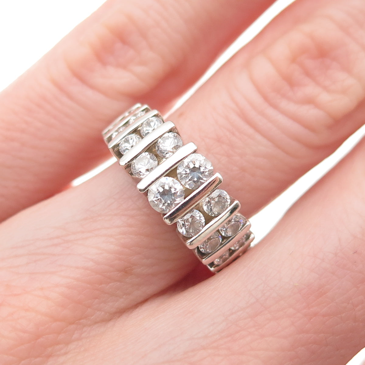 925 Sterling Silver Round-Cut C Z Ribbed Ring Size 6