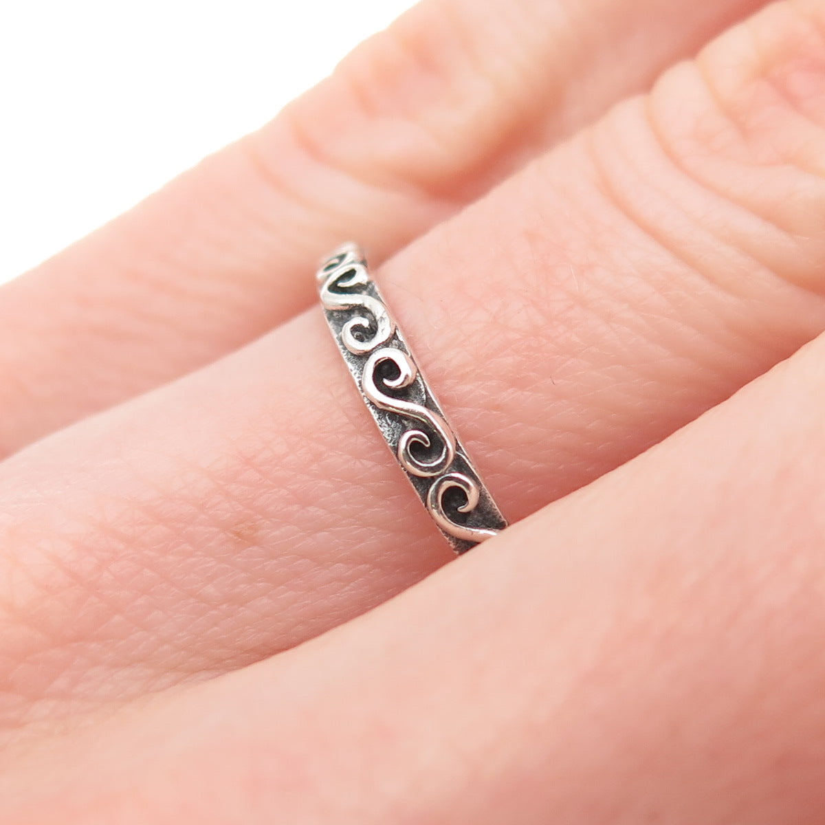 925 Sterling Silver Vintage Stackable Swirl Oxidized Band Ring Size 5.5