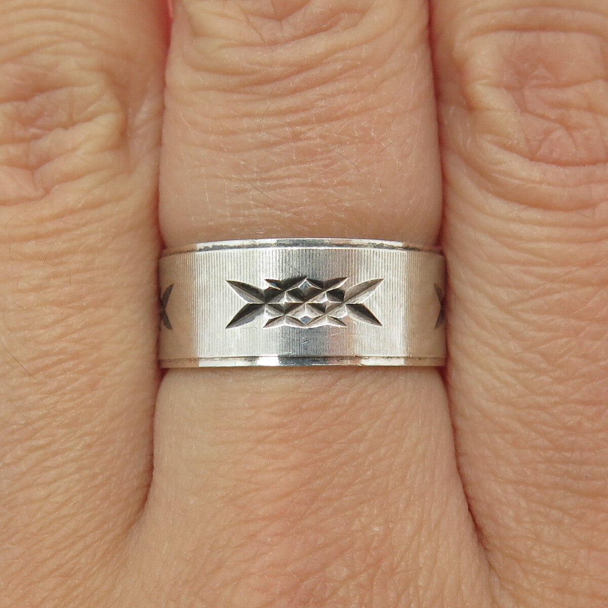 925 Sterling Silver Vintage Diamond-Cut "X" Shape Band Ring Size 8.5