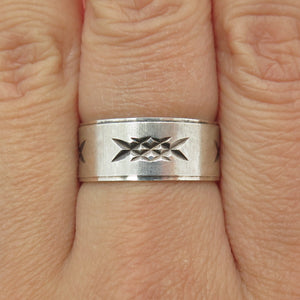 925 Sterling Silver Vintage Diamond-Cut "X" Shape Band Ring Size 8.5