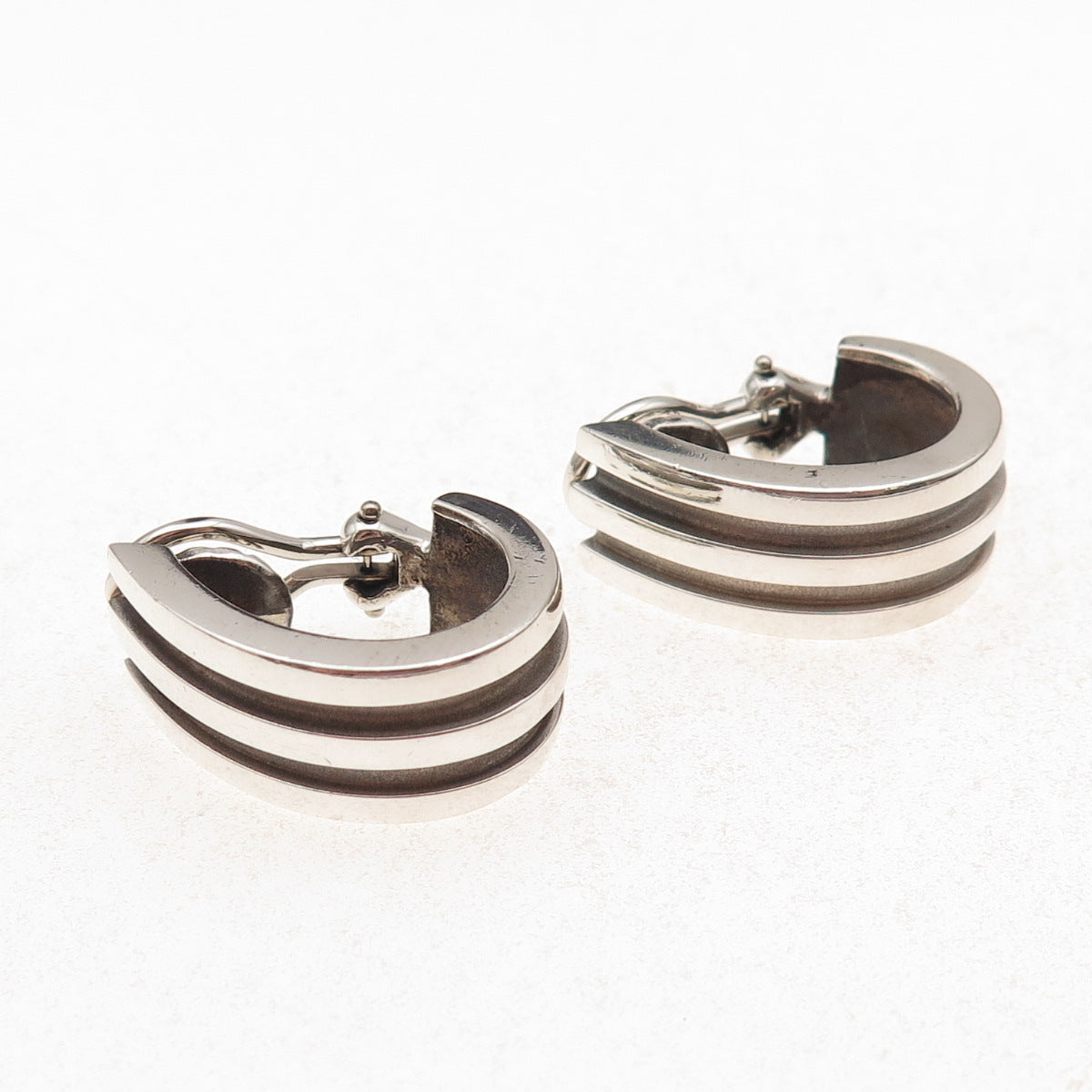 Tiffany & Co. 925 Sterling Vintage 1995 Ribbed Clip On Earrings (removed posts)