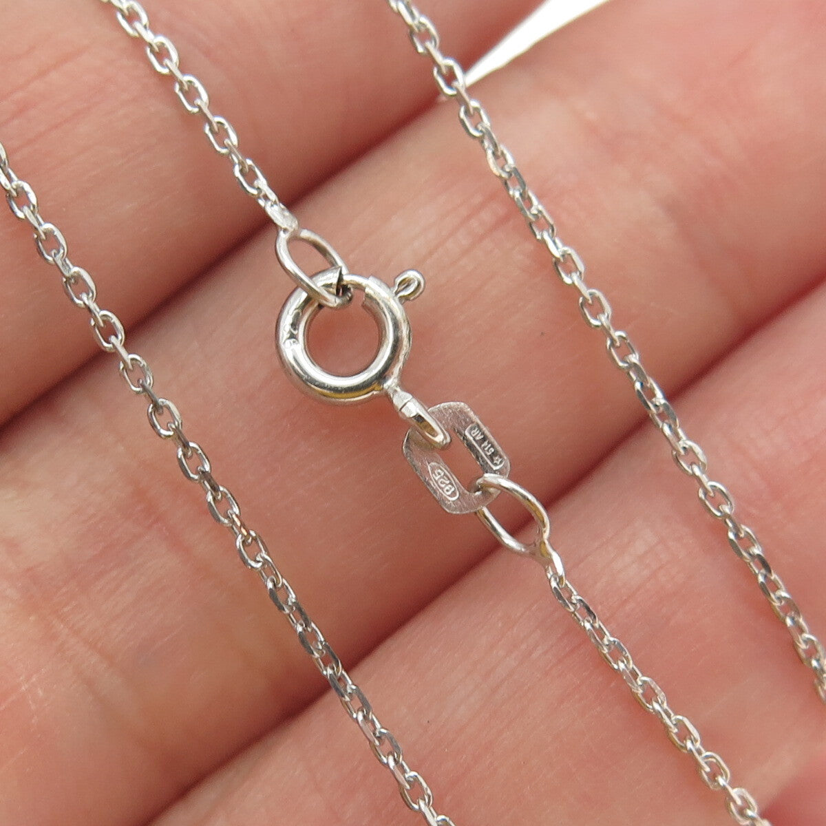 925 Sterling Silver Round-Cut C Z Letter "V" Initial Cable Chain Necklace 16"
