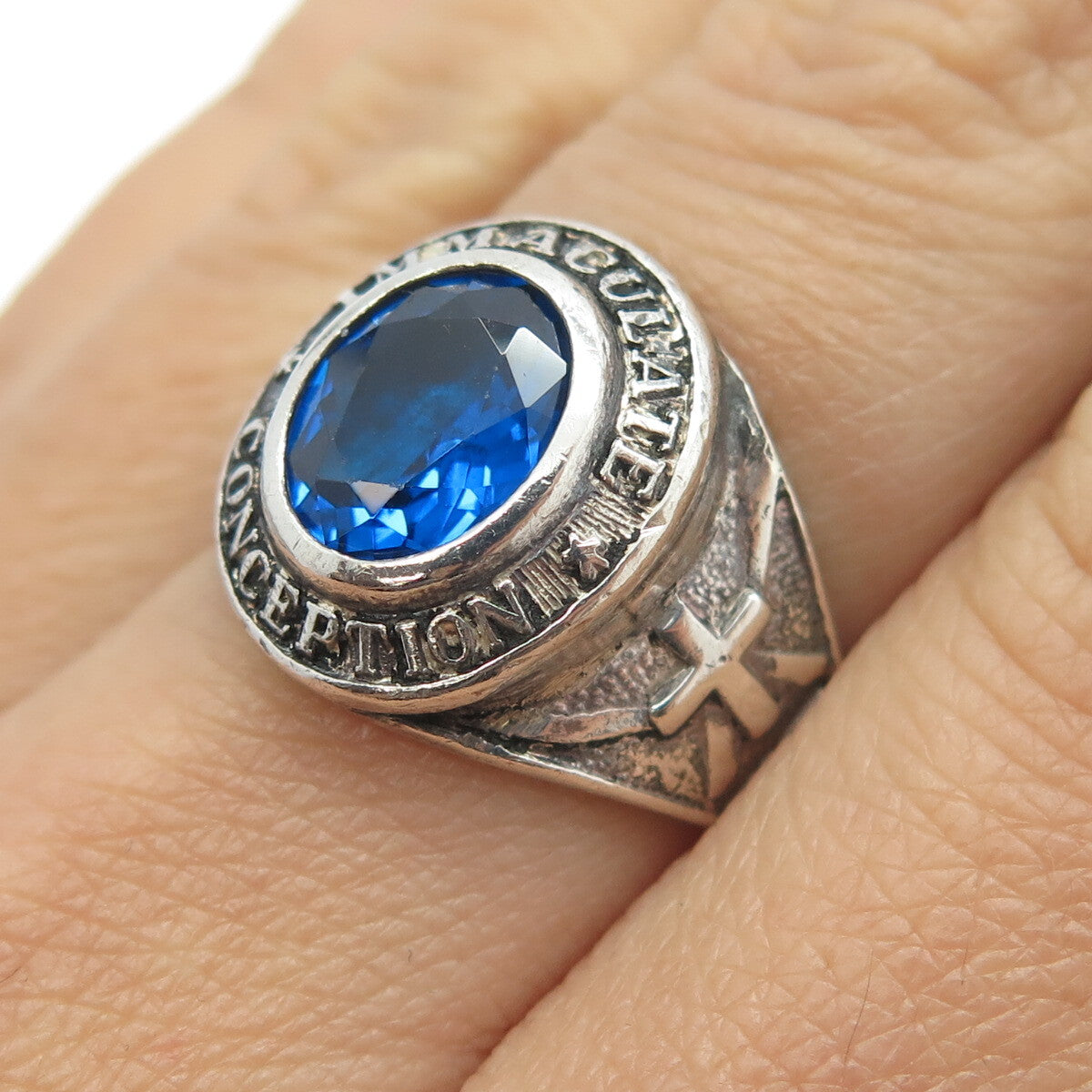 925 Sterling Silver Vintage Blue Glass 1973 Immaculate Conception Ring Size 7.25