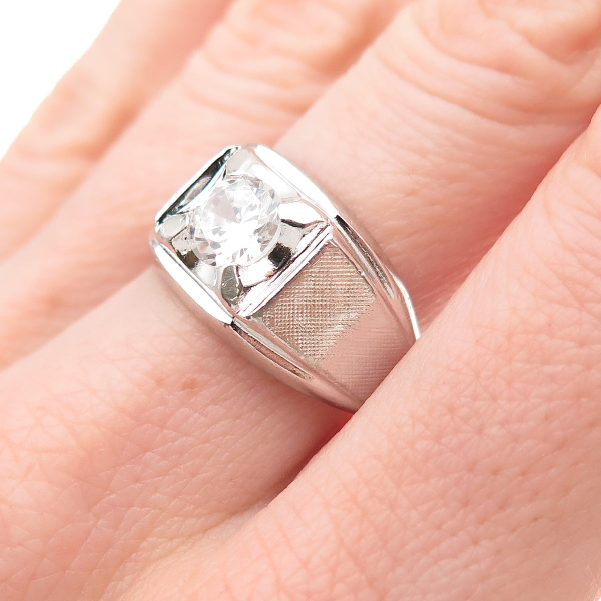 Vargas & Lind 925 Sterling Silver Vintage Round-Cut C Z Ring Size 9