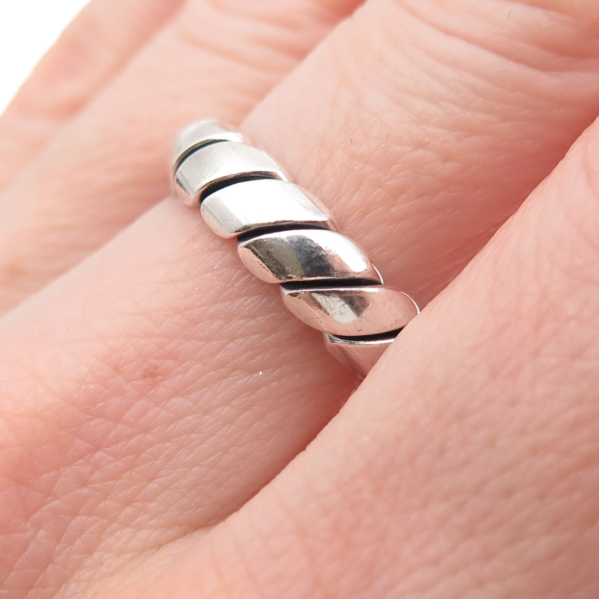 925 Sterling Silver Vintage Oxidized Ribbed Band Ring Size 7.25