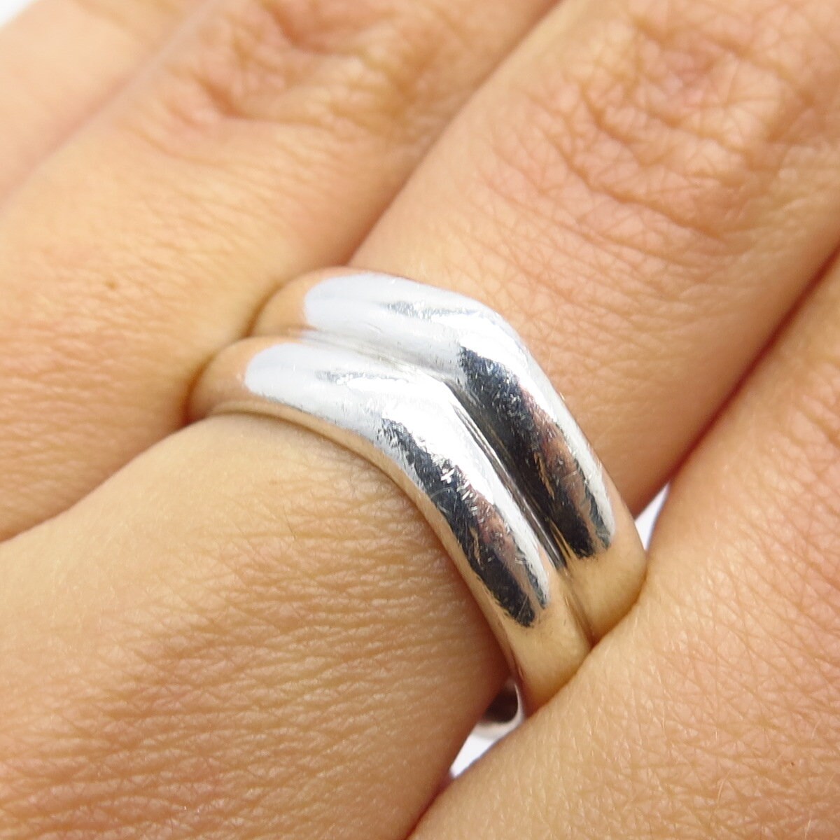 925 Sterling Silver Vintage V-Style Ring Size 7