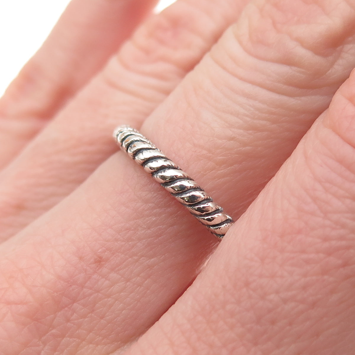 925 Sterling Silver Vintage Ribbed Oxidized Band Ring Size 6.75