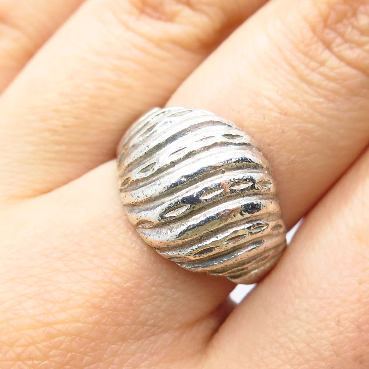 925 Sterling Silver Vintage Ribbed Ring Size 7.75