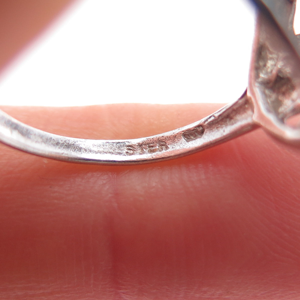 925 Sterling Silver Vintage Swirl Oxidized Ring Size 7