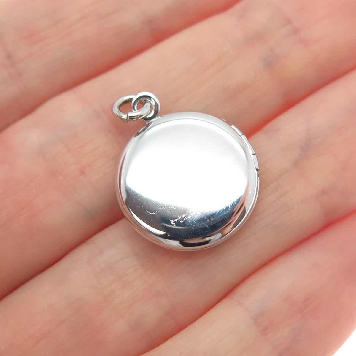 LAMODE 925 Sterling Silver Vintage Girl Profile Minimalist Locket Charm Pendant