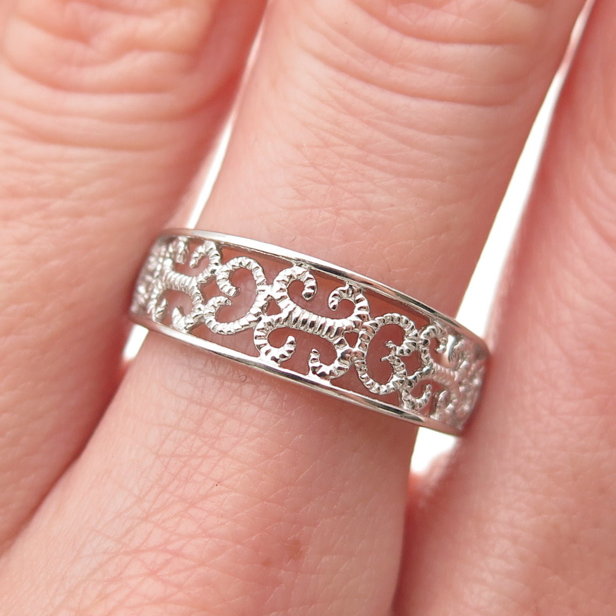 925 Sterling Silver Swirl Heart Ornate Ring Size 8