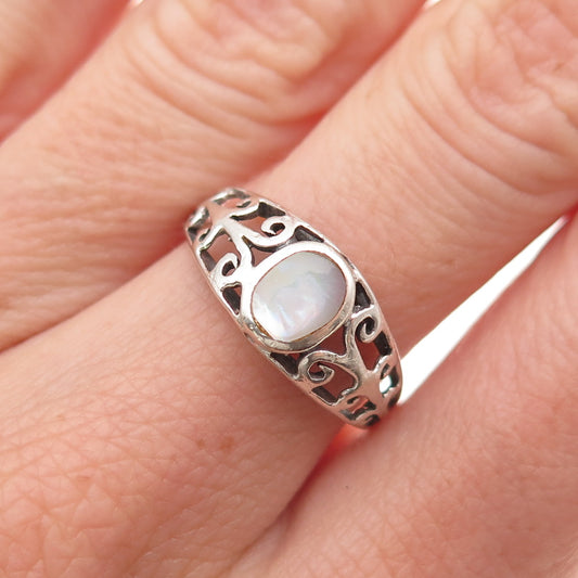 925 Sterling Silver Vintage Real MOP Floral Oxidized Ring Size 7