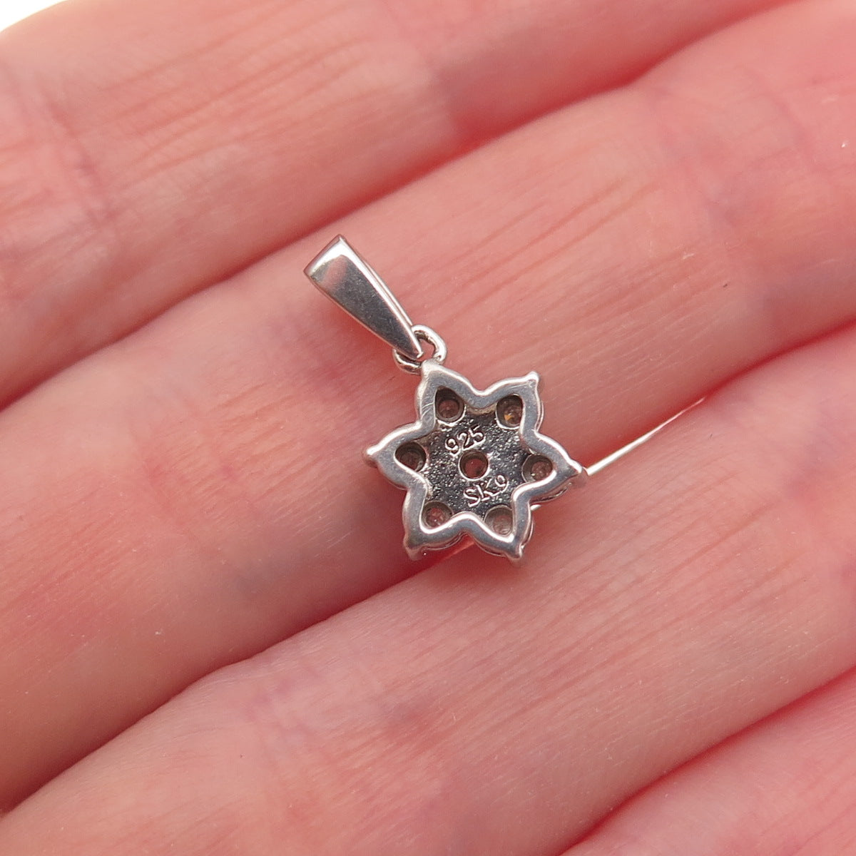 SK9 Allure Gems 925 Sterling Silver Real Round-Cut Diamond Floral Mini Pendant