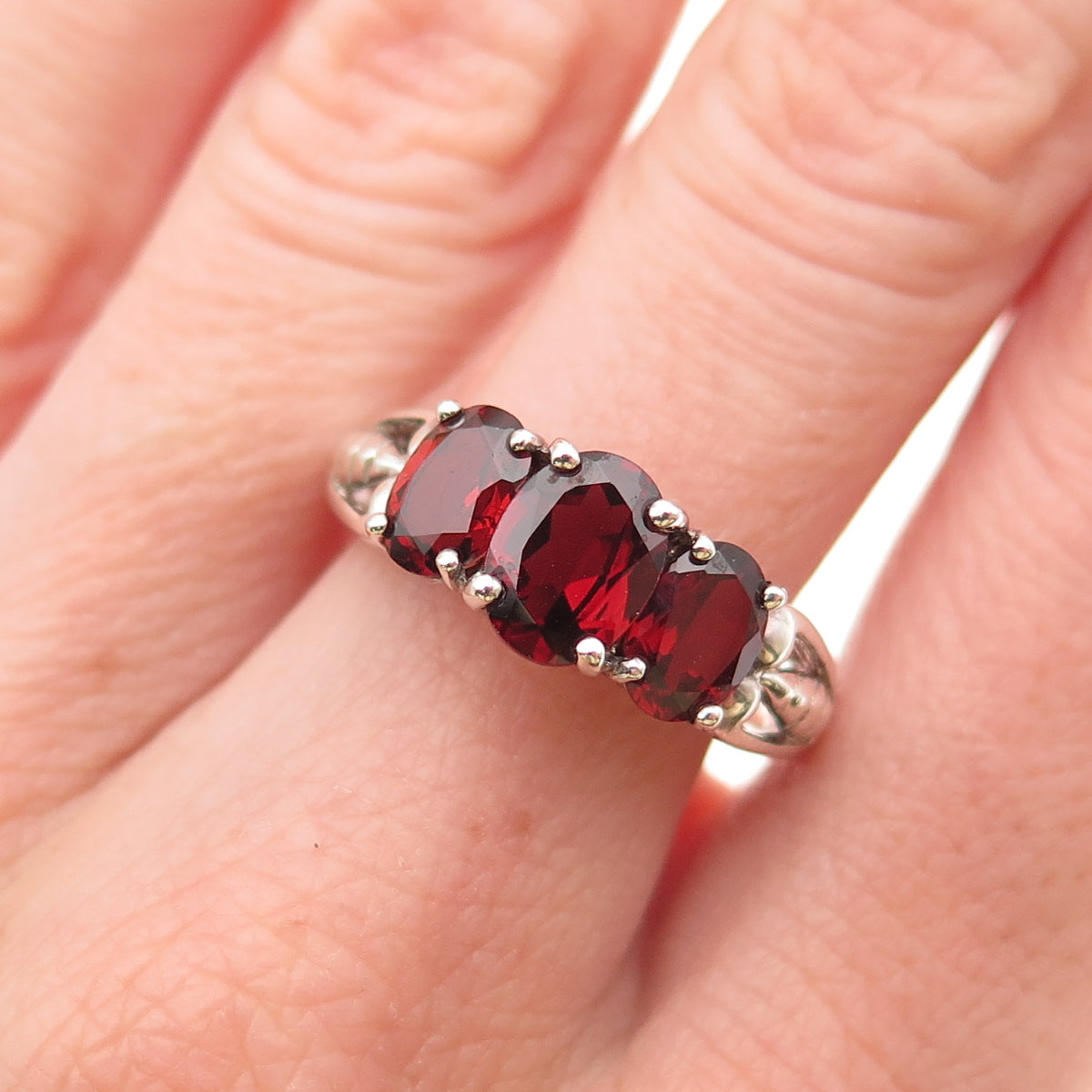 925 Sterling Silver Vintage Real Oval-Cut Red Garnet Ring Size 8.25