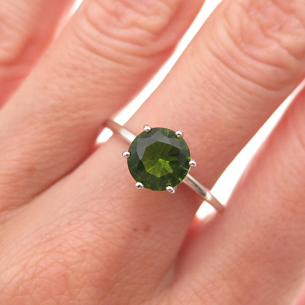 Dazzlers 925 Sterling Silver Real Round-Cut Peridot Ring Size 9