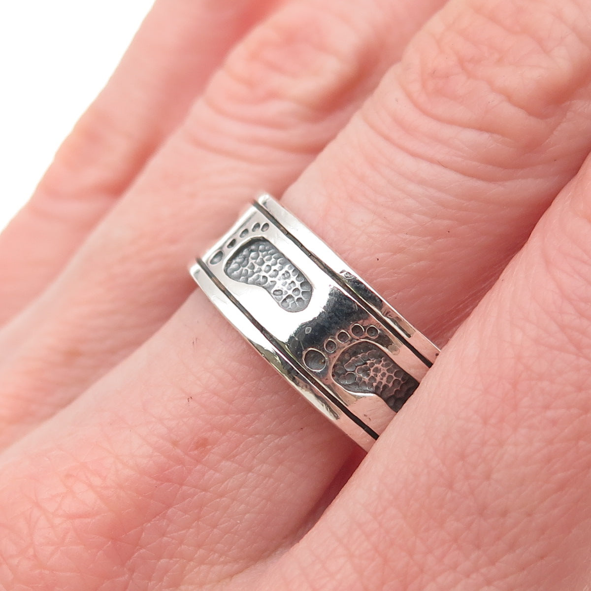 925 Sterling Silver Vintage Footprints Oxidized Band Ring Size 9