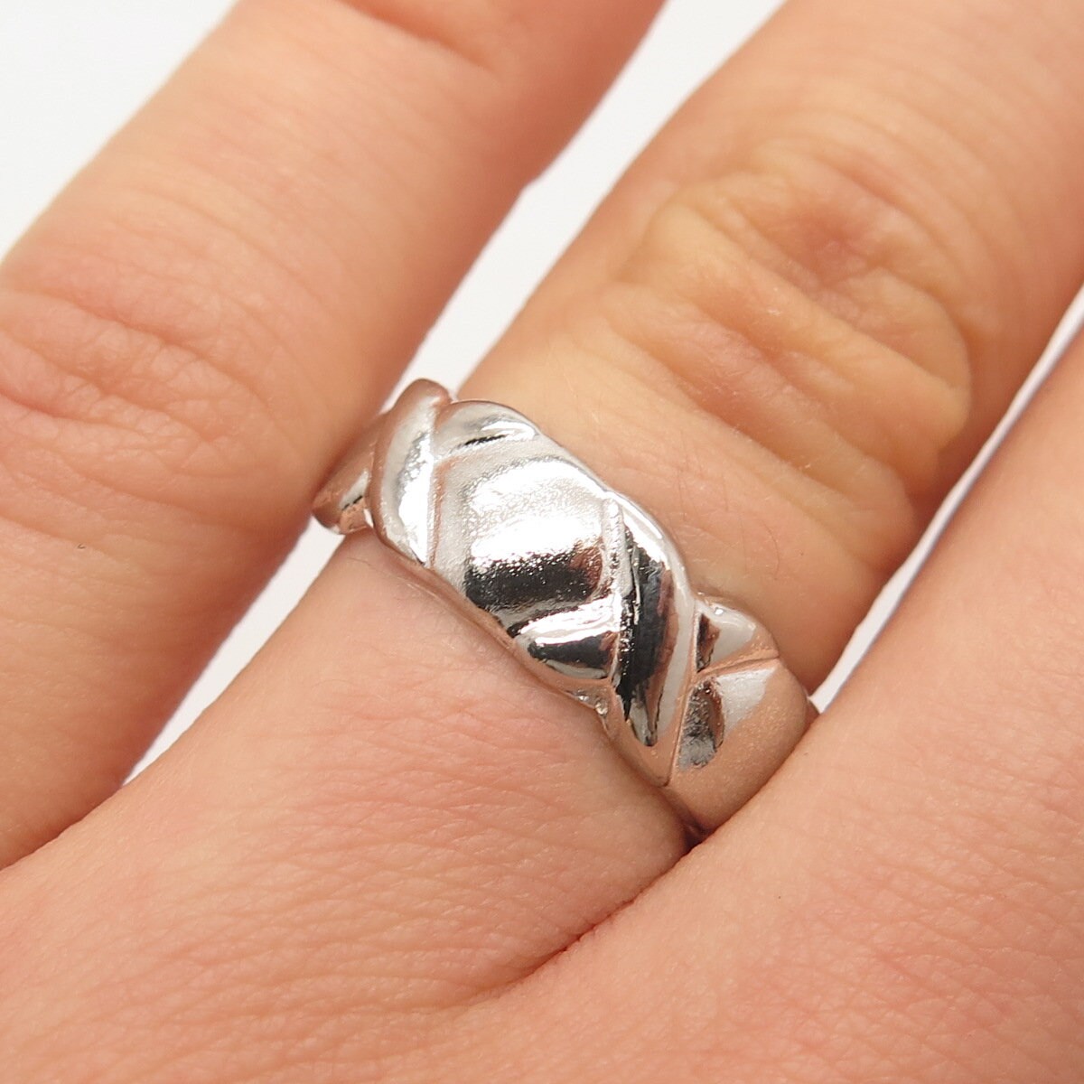 925 Sterling Silver Vintage Chapal-Zenray Inc. "X" Ribbed Ring Size 7