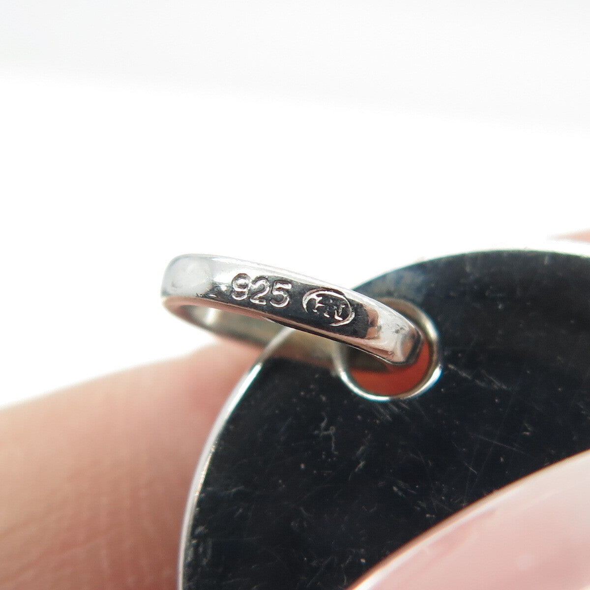 HN HENG NGAI 925 Sterling Silver Letter "G" Initial Round Pendant