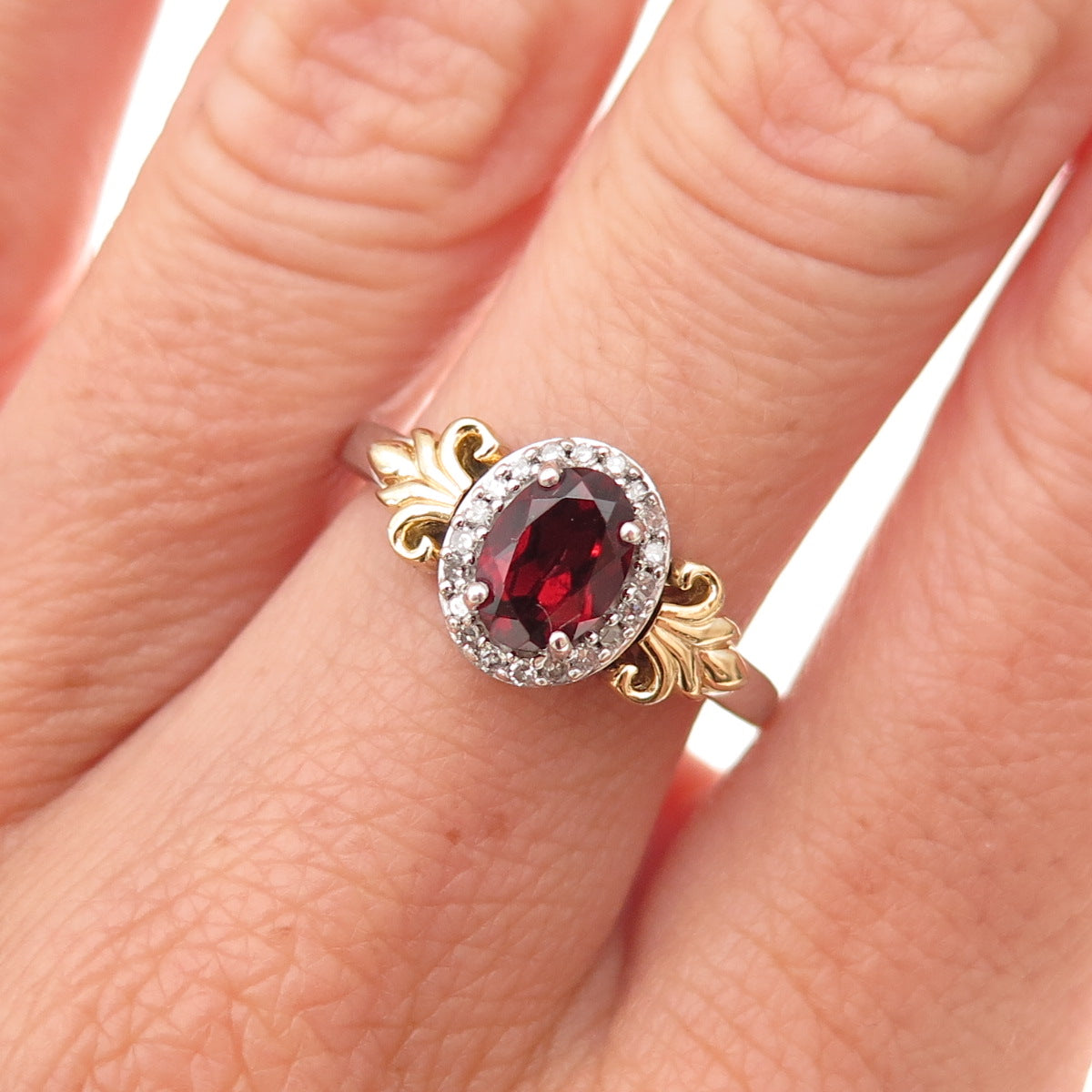 Disney 925 Sterling Silver 2-Tone Real Diamond & Red Garnet Floral Ring Size 7