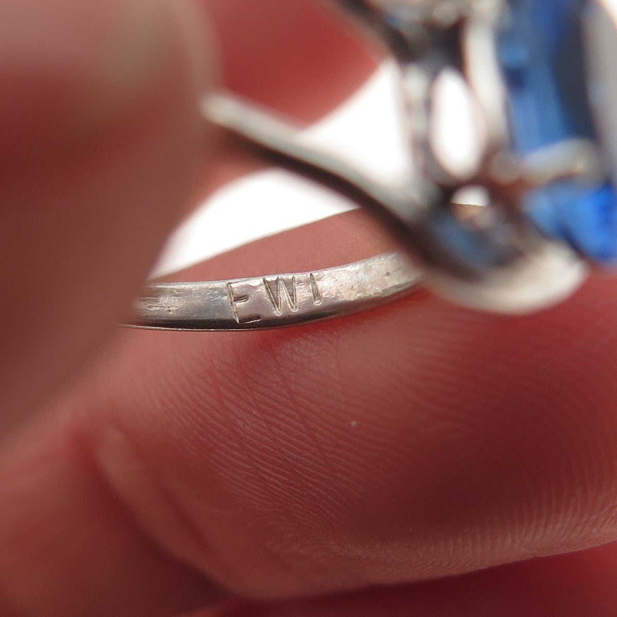 925 Sterling Silver Vintage Real Oval-Cut Blue C Z Modernist Ring Size 4.25