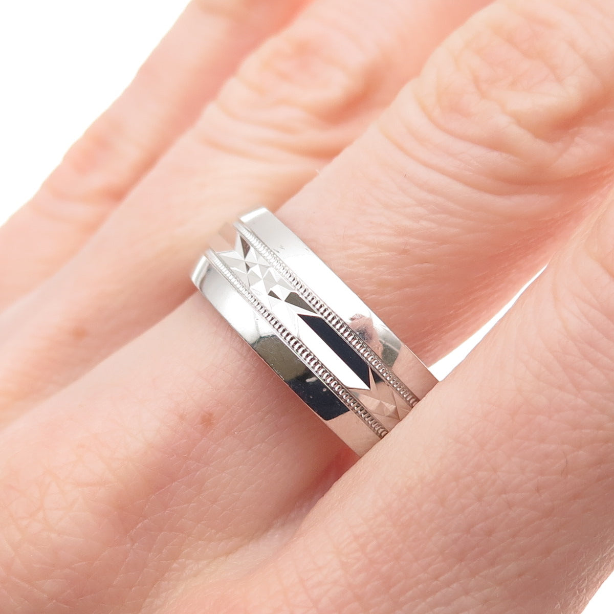 925 Sterling Silver Diamond-Cut Band Ring Size 11