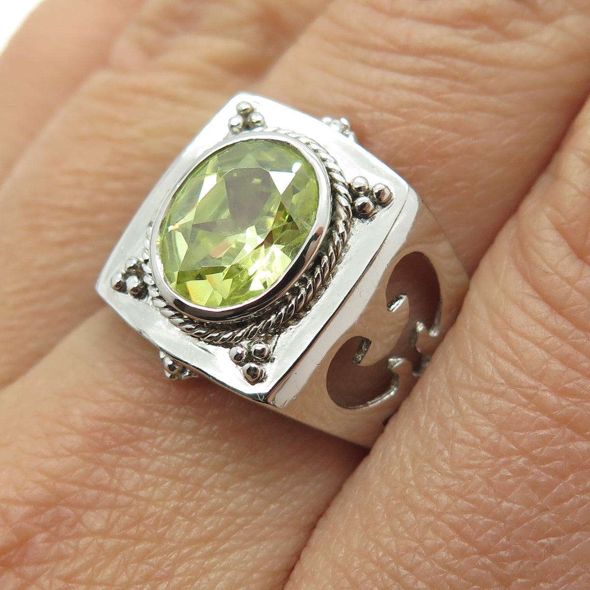 925 Sterling Silver Real Peridot Gemstone Dome Ring Size 8.5