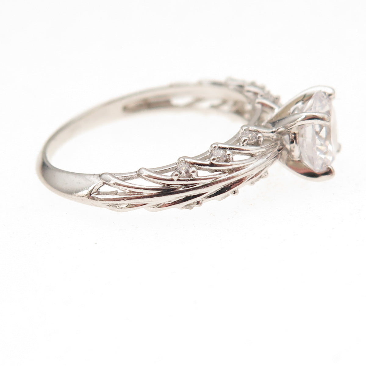 Jeulia 925 Sterling Silver Round-Cut C Z Engagement Ring Size 8