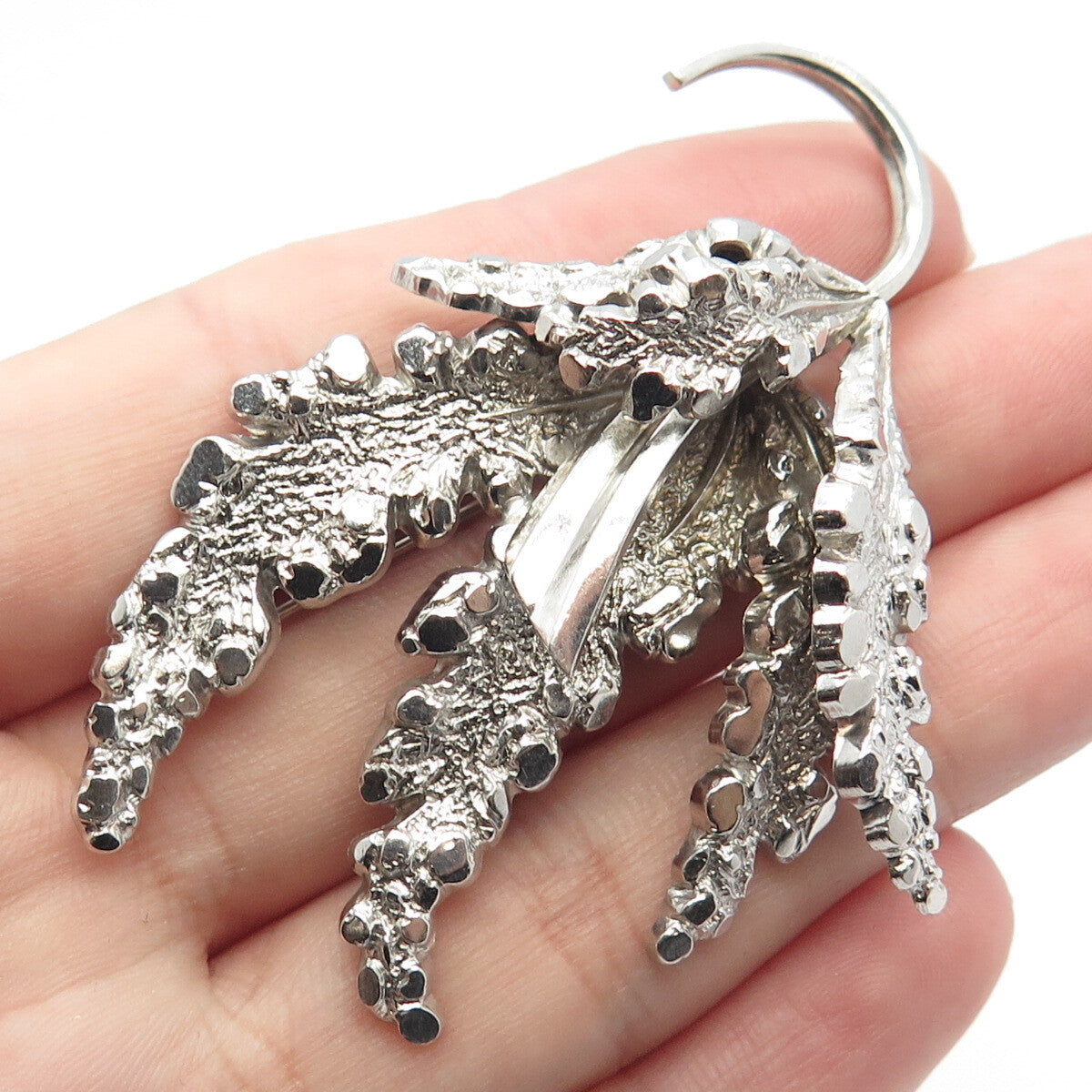 935 Silver Vintage Bunch of Grapes Pin Brooch