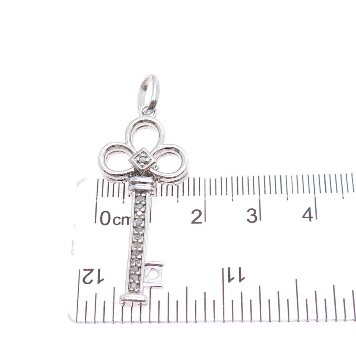 HN HENG NGAI 925 Sterling Silver Real Round-Cut Diamond Key Pendant