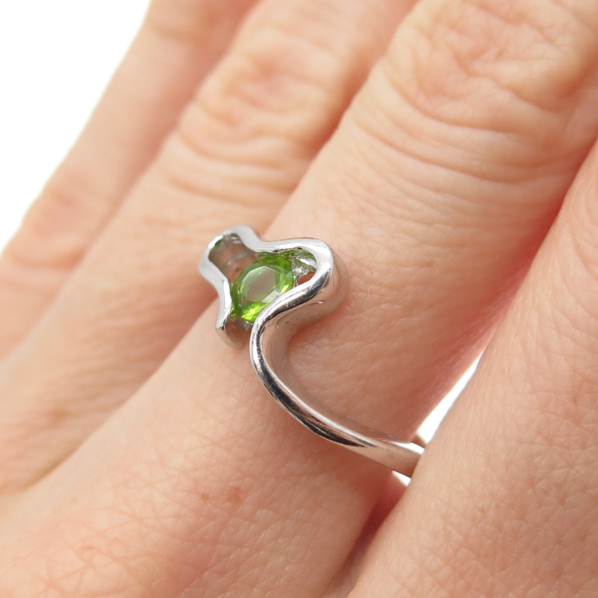 925 Sterling Silver Real Round-Cut Peridot Modernist Heart Ring Size 8