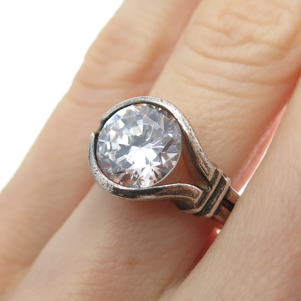 925 Sterling Silver Vintage Round-Cut Shaped C Z Oxidized Ring Size 5.25