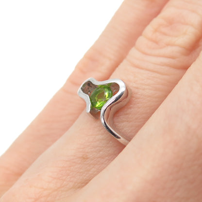 925 Sterling Silver Real Round-Cut Peridot Modernist Heart Ring Size 6.25