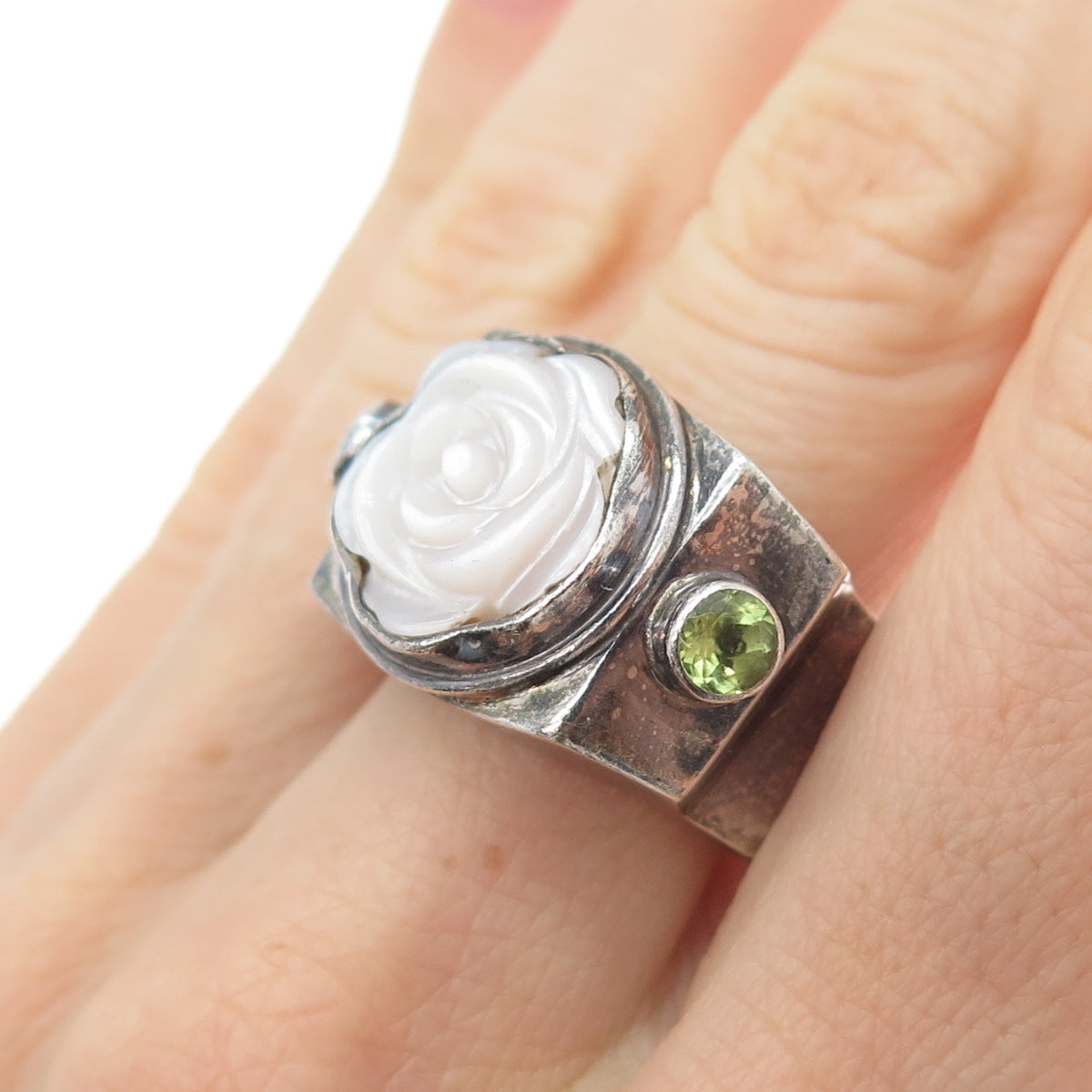 925 Sterling Silver Vintage Real MOP & Peridot Carved Rose Flower Ring Size 7.75