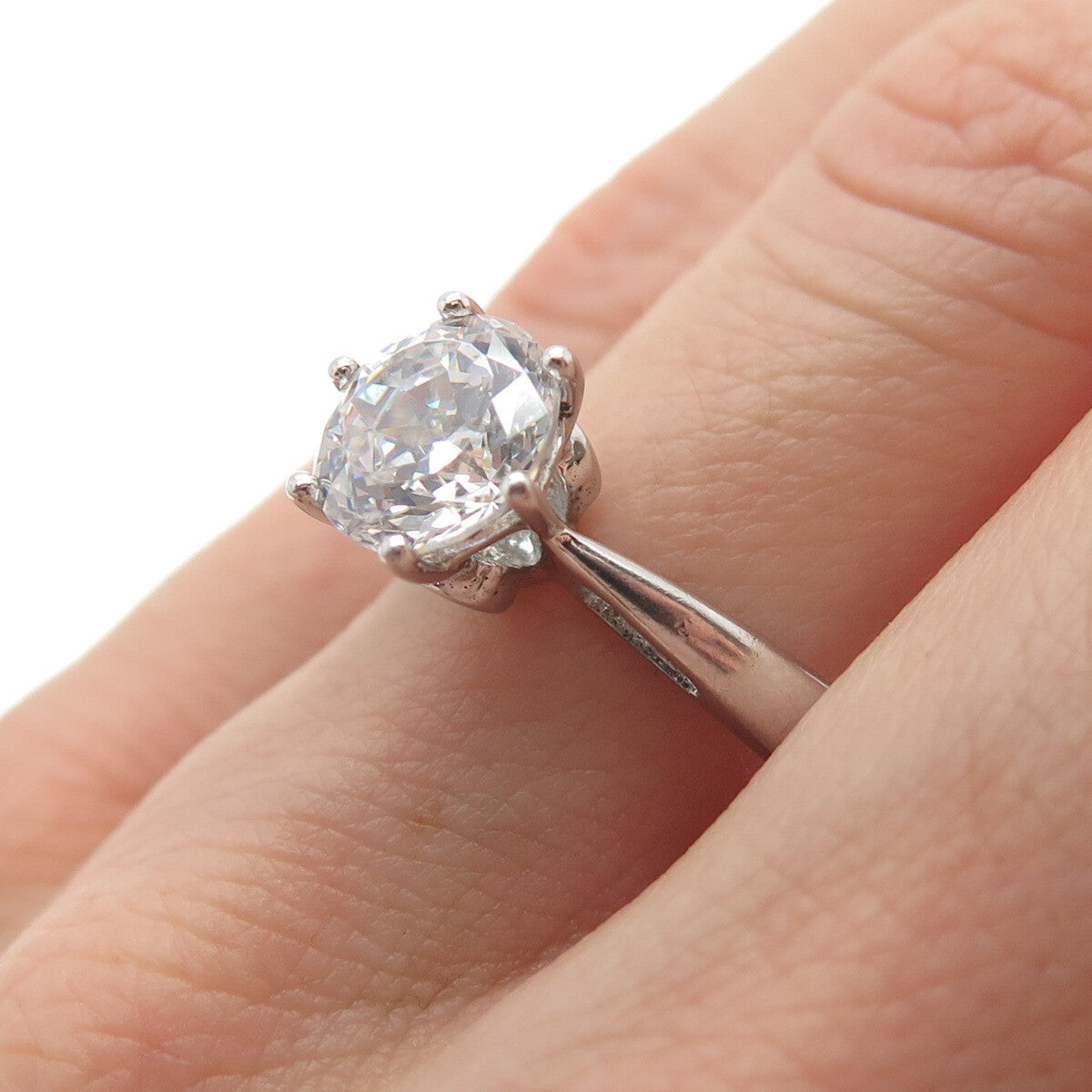 925 Sterling Silver Round-Cut Shaped C Z Engagement Ring Size 8.25