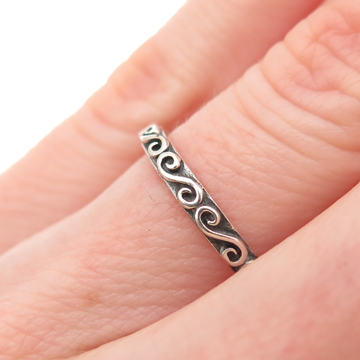 925 Sterling Silver Vintage Swirl Oxidized Stackable Band Ring Size 5