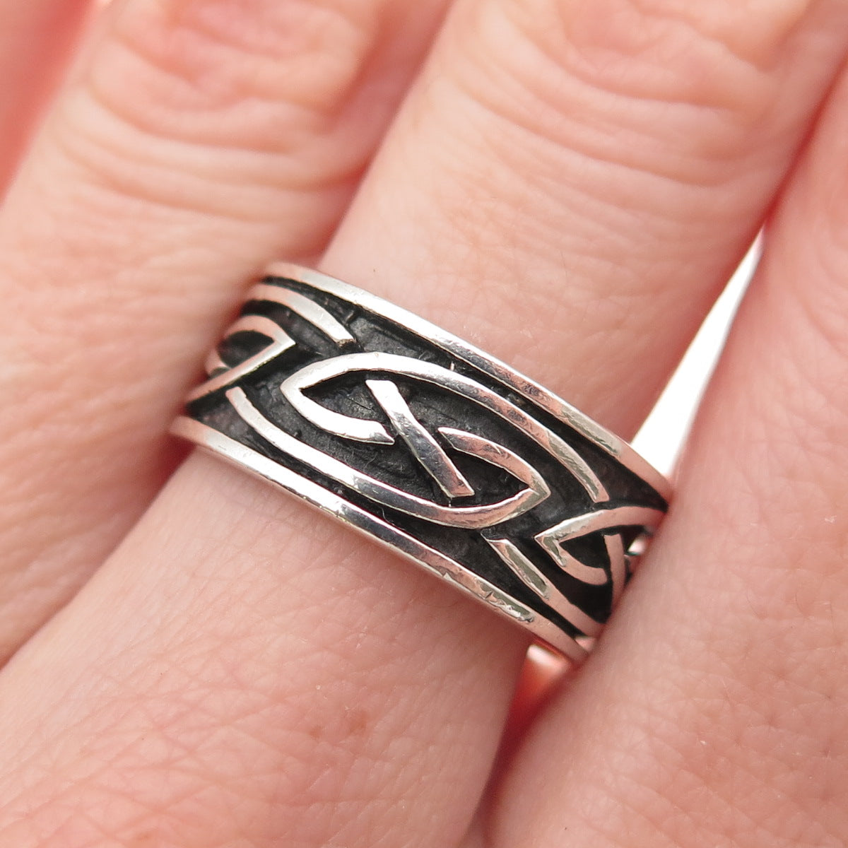 925 Sterling Silver Vintage Celtic Knot Oxidized Band Ring Size 7.5