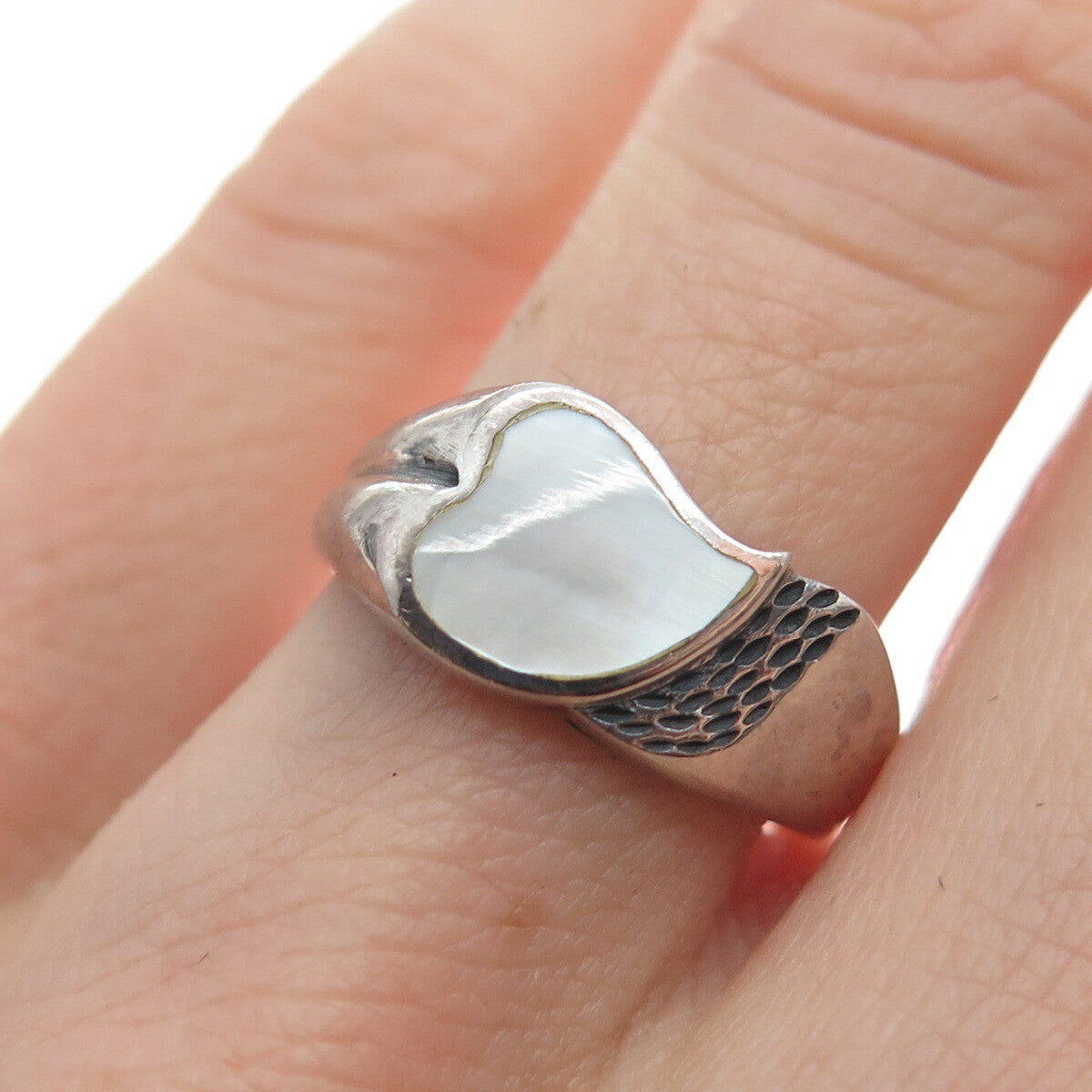 925 Sterling Silver Vintage Real Mother-of-Pearl Heart Ring Size 5.25