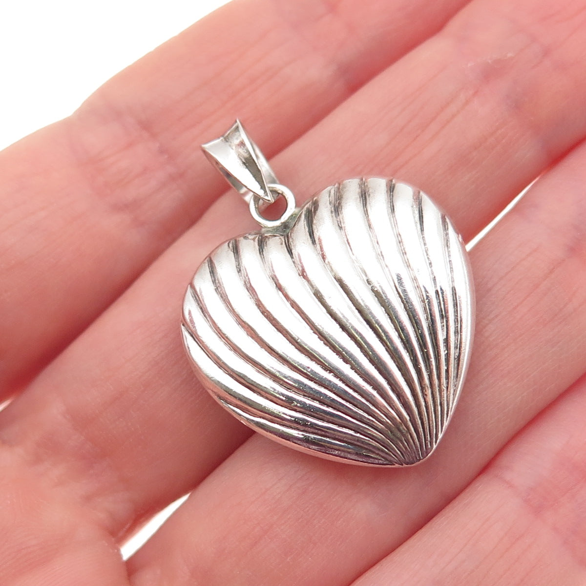 925 Sterling Silver Vintage Modernist Ribbed Heart Oxidized Charm Pendant