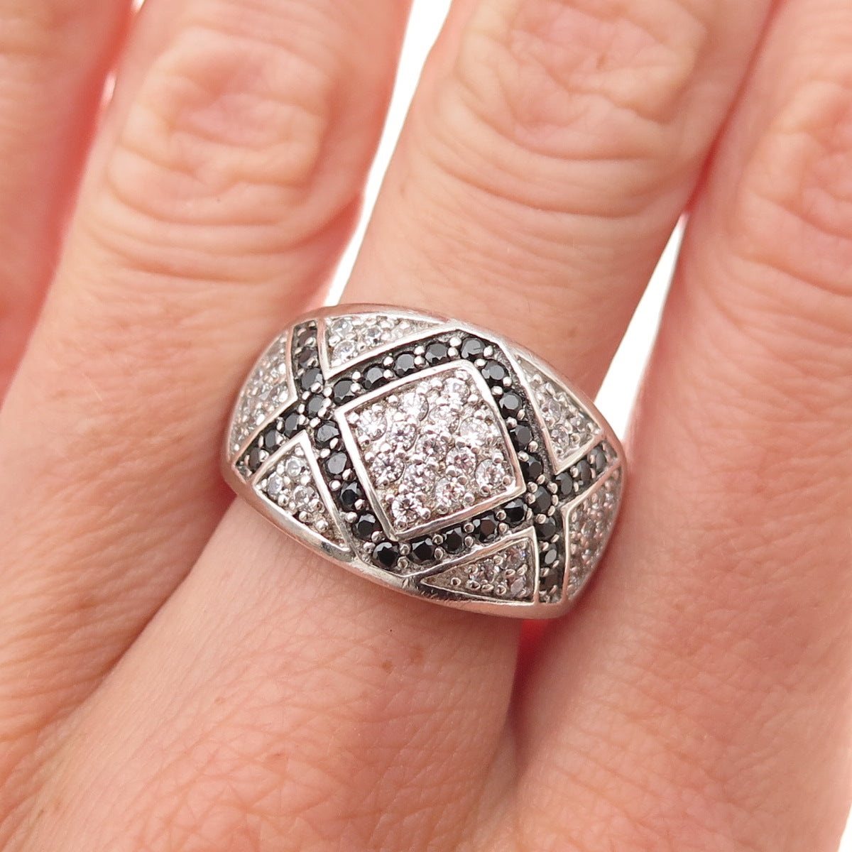 925 Sterling Silver Round-Cut Black & White C Z Zig Zag Ring Size 6.75