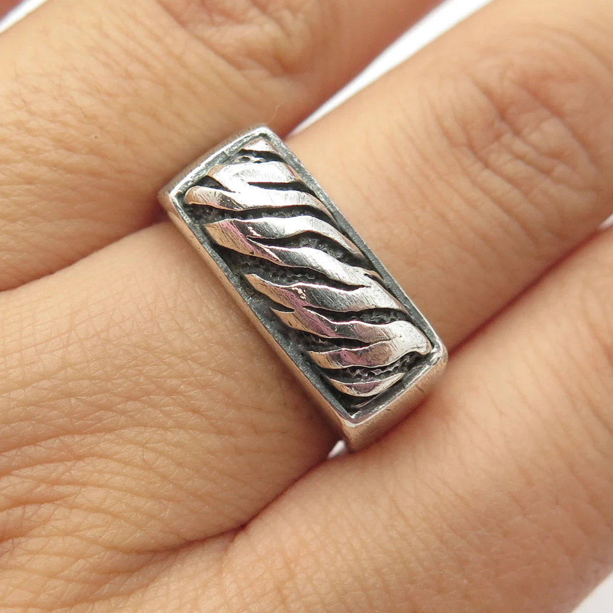 925 Sterling Silver Vintage Animal Print Bar Ring Size 8.25