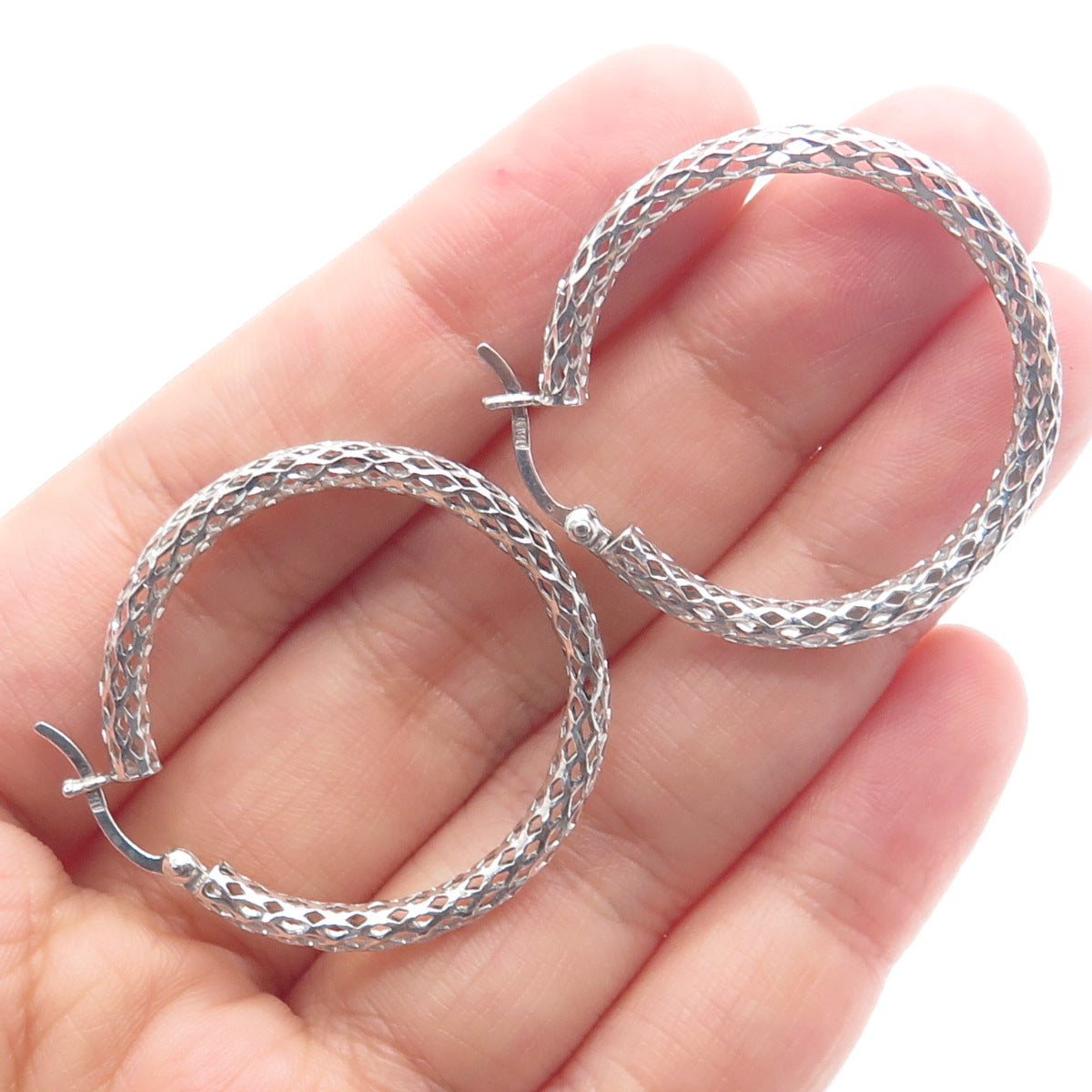 925 Sterling Silver Open Diamond-Cut Hoop Earrings
