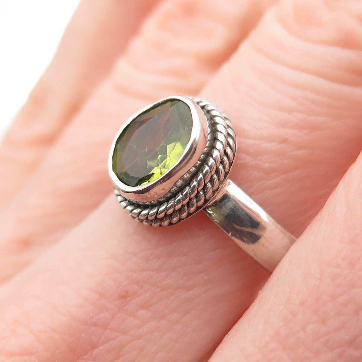 925 Sterling Silver Vintage Real Oval-Cut Peridot Oxidized Ring Size 8.25