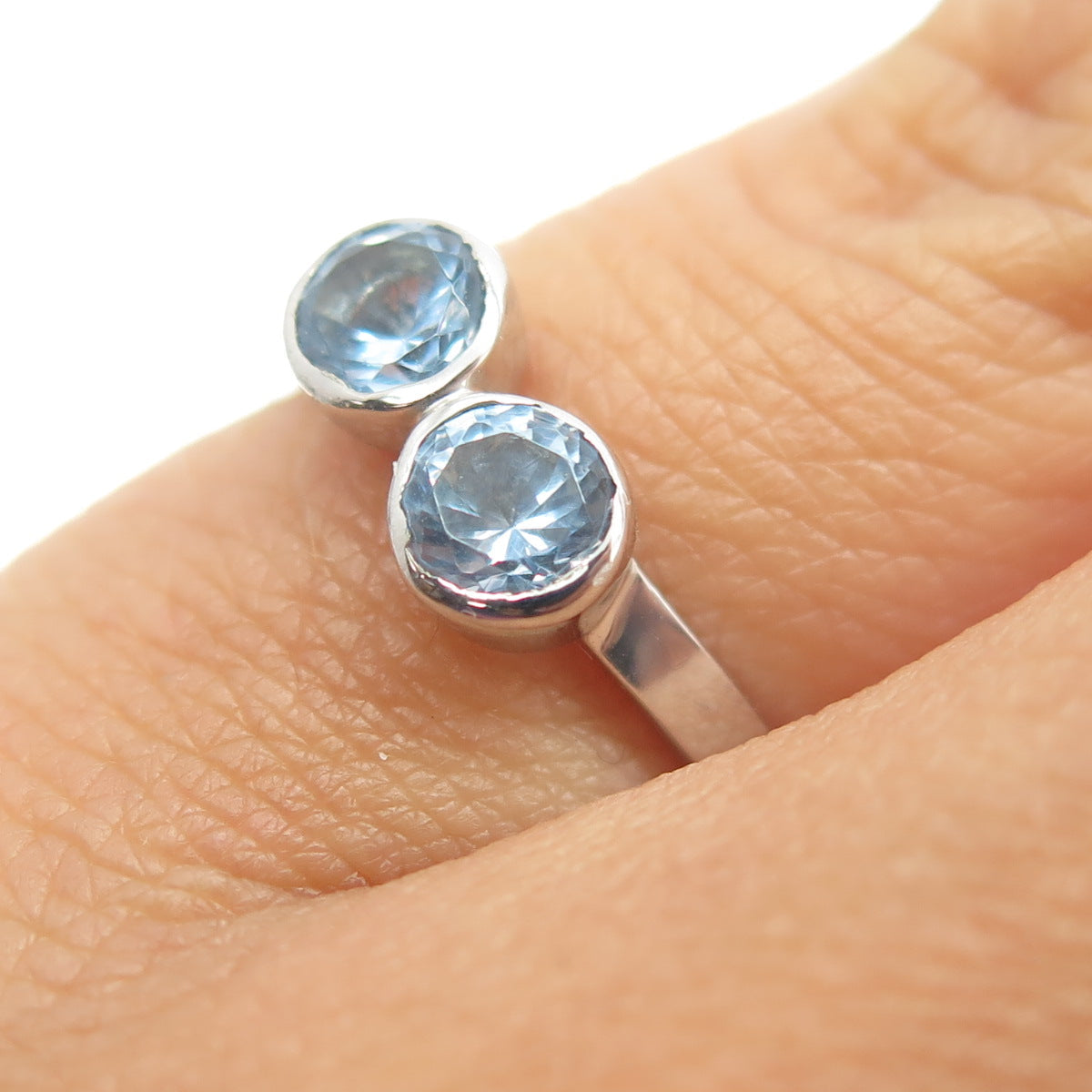 925 Sterling Silver Real Round-Cut Blue Topaz Ring Size 4.75