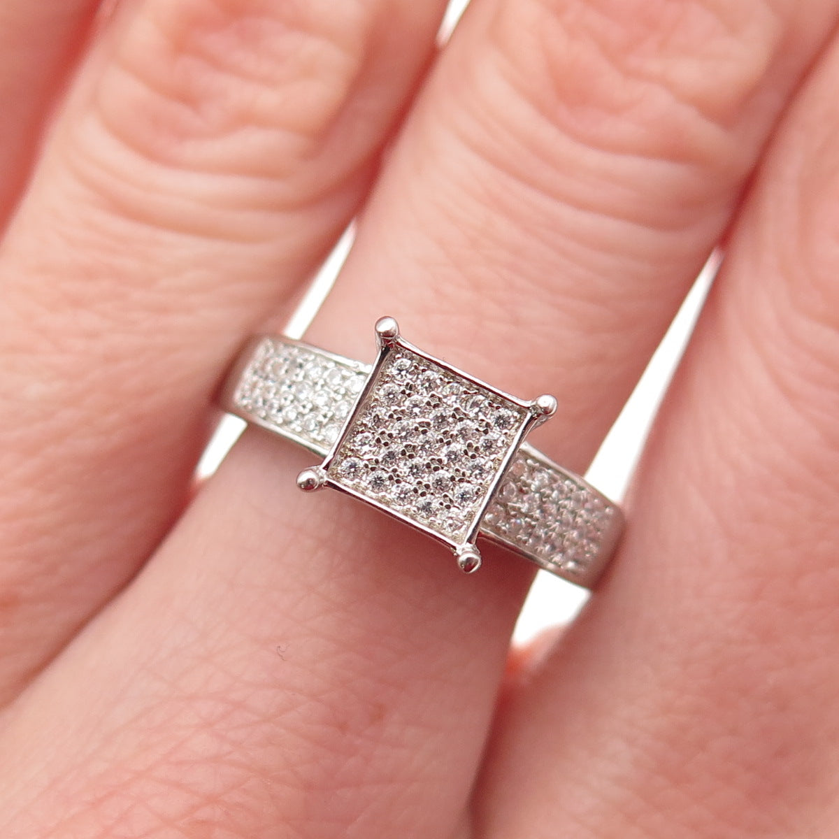 925 Sterling Silver Round-Cut C Z Engagement Ring Size 7