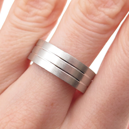 925 Sterling Silver Lined Band Ring Size 8.25