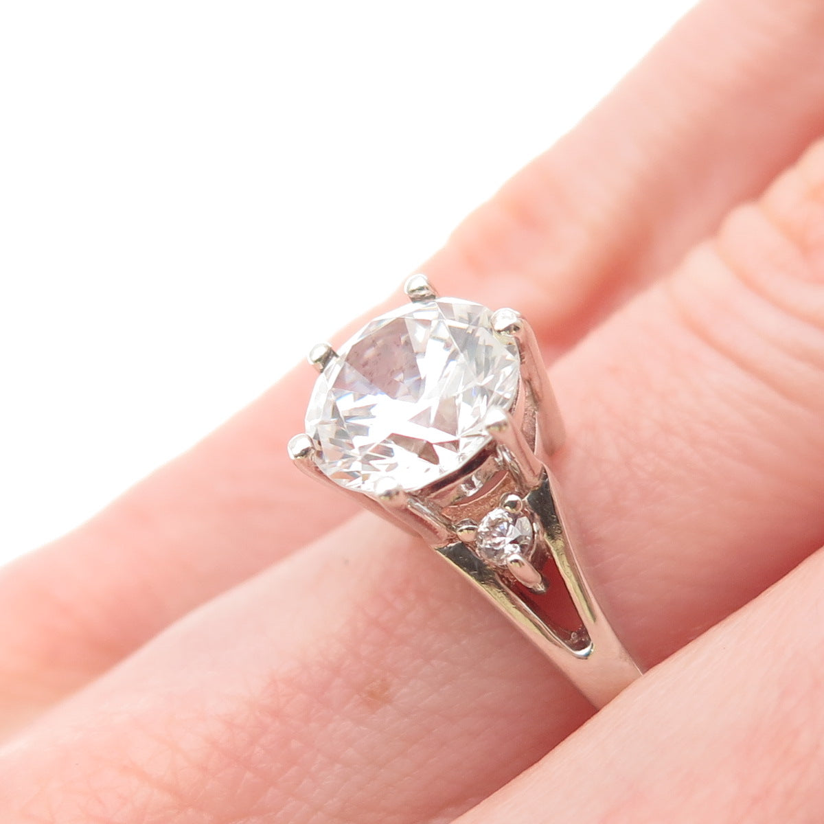 925 Sterling Silver Round-Cut C Z Engagement Ring Size 6