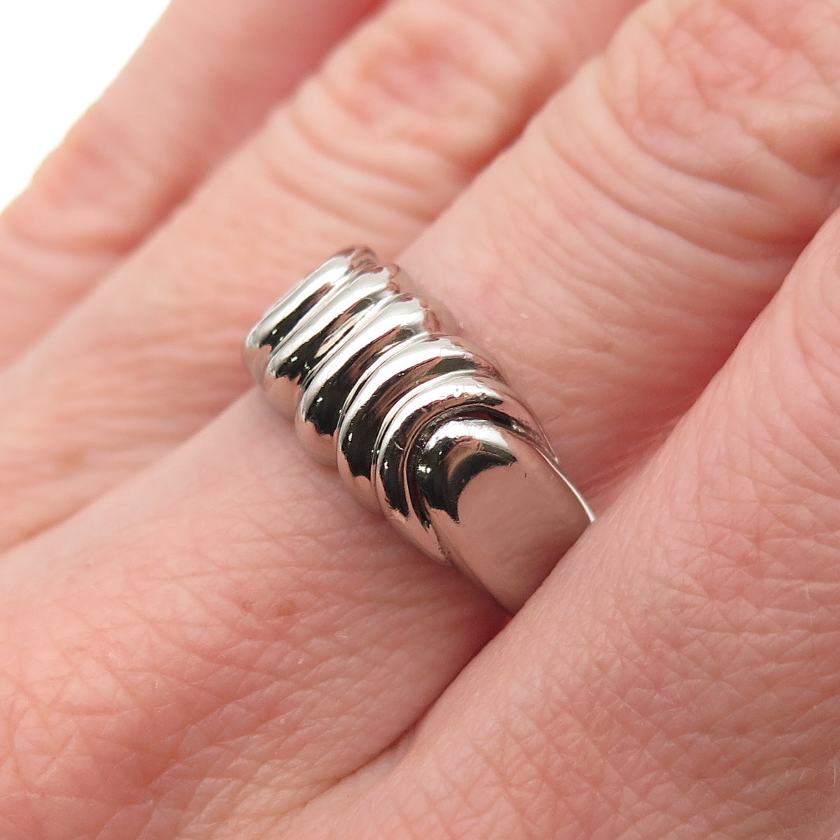 925 Sterling Silver Vintage Modernist Ribbed Oxidized Ring Size 7.25