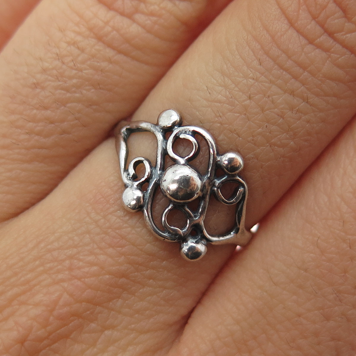 925 Sterling Silver Vintage Swirl Beaded Oxidized Ring Size 6.75