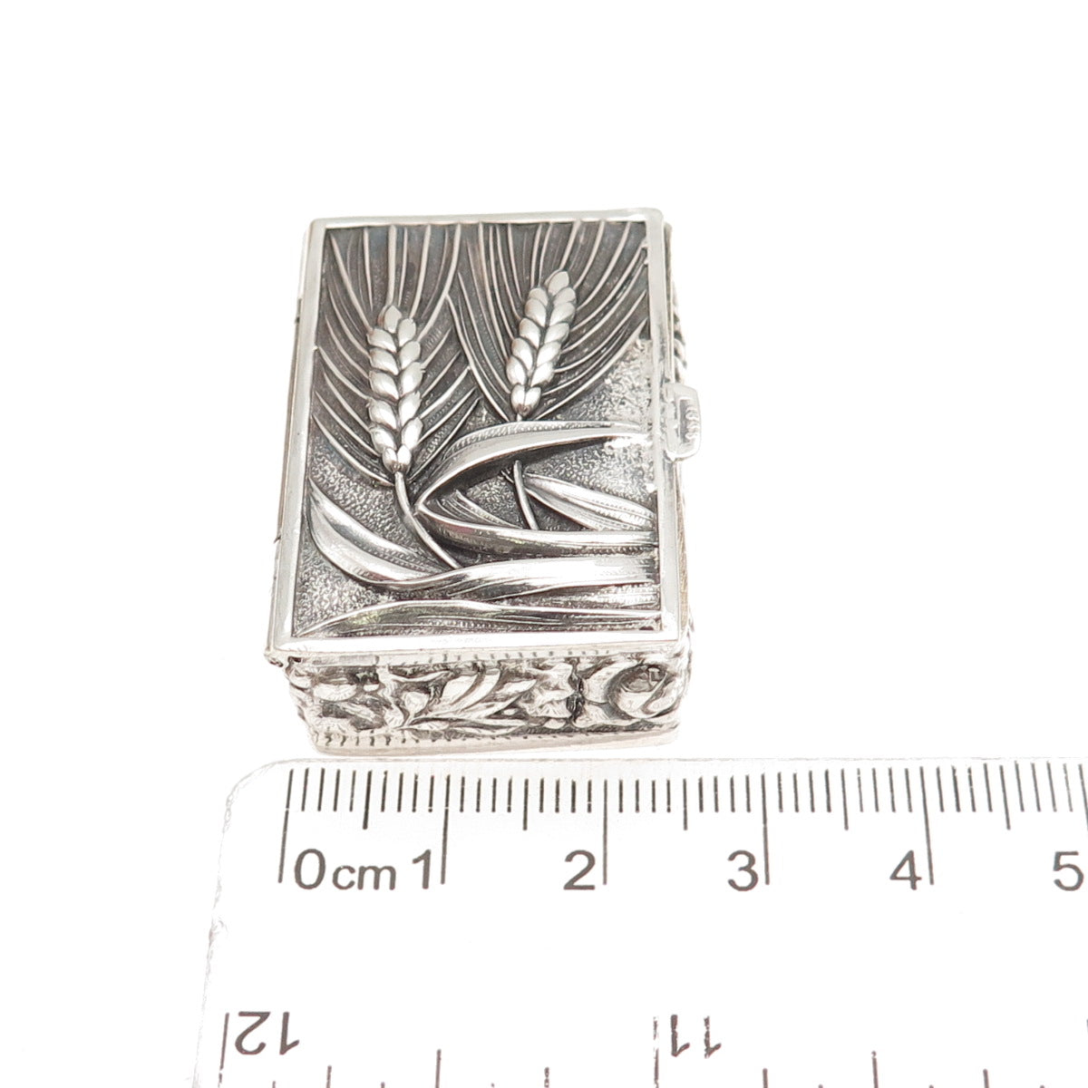 84 Silver Antique 1848 European Barley Plant Repousse Oxidized Pill / Snuff Box